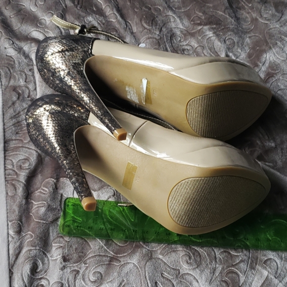 Heels - Picture 5 of 6